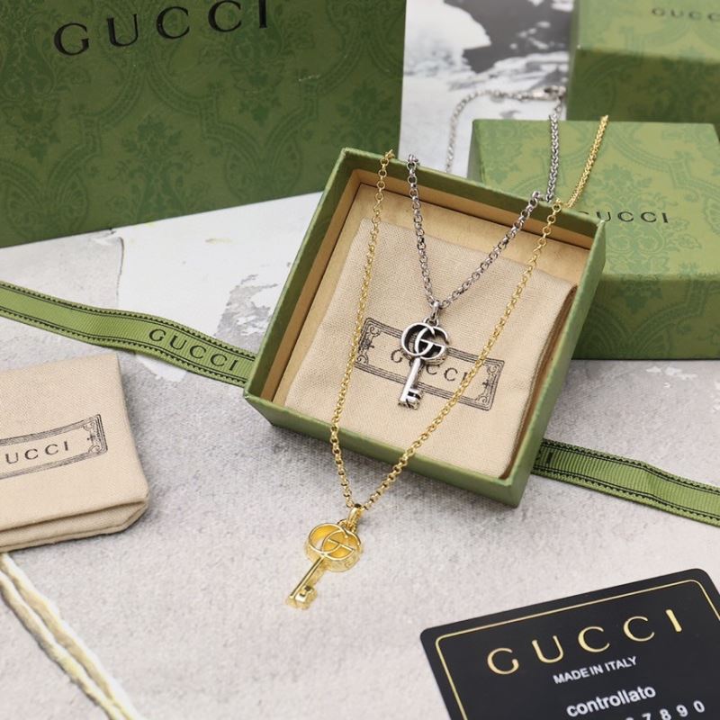 G*u*i necklaces